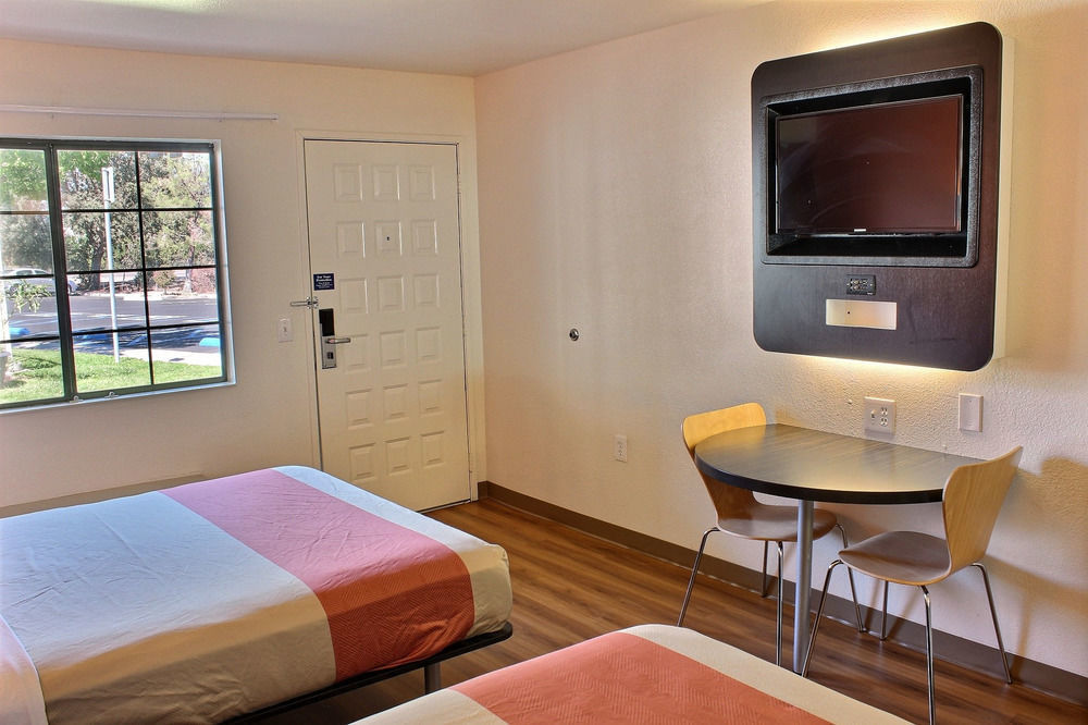 Motel 6-Paso Robles, Ca Екстер'єр фото