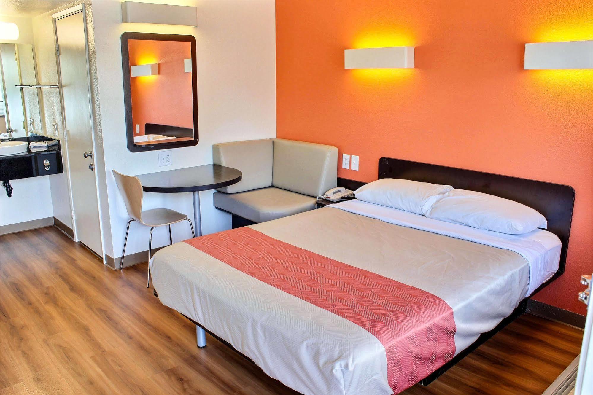 Motel 6-Paso Robles, Ca Екстер'єр фото