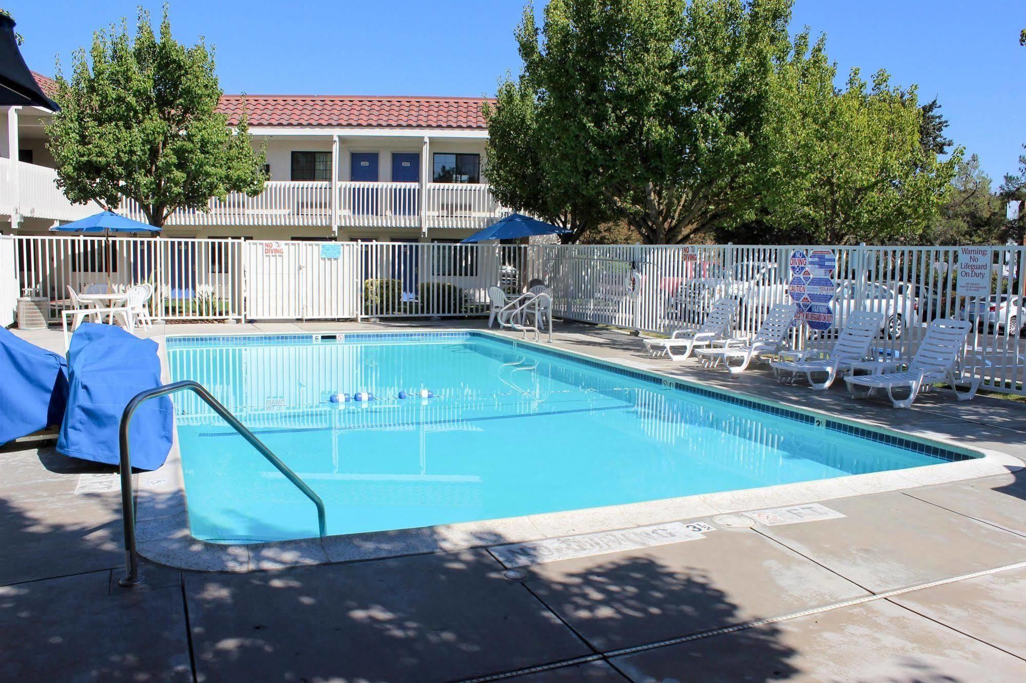 Motel 6-Paso Robles, Ca Екстер'єр фото
