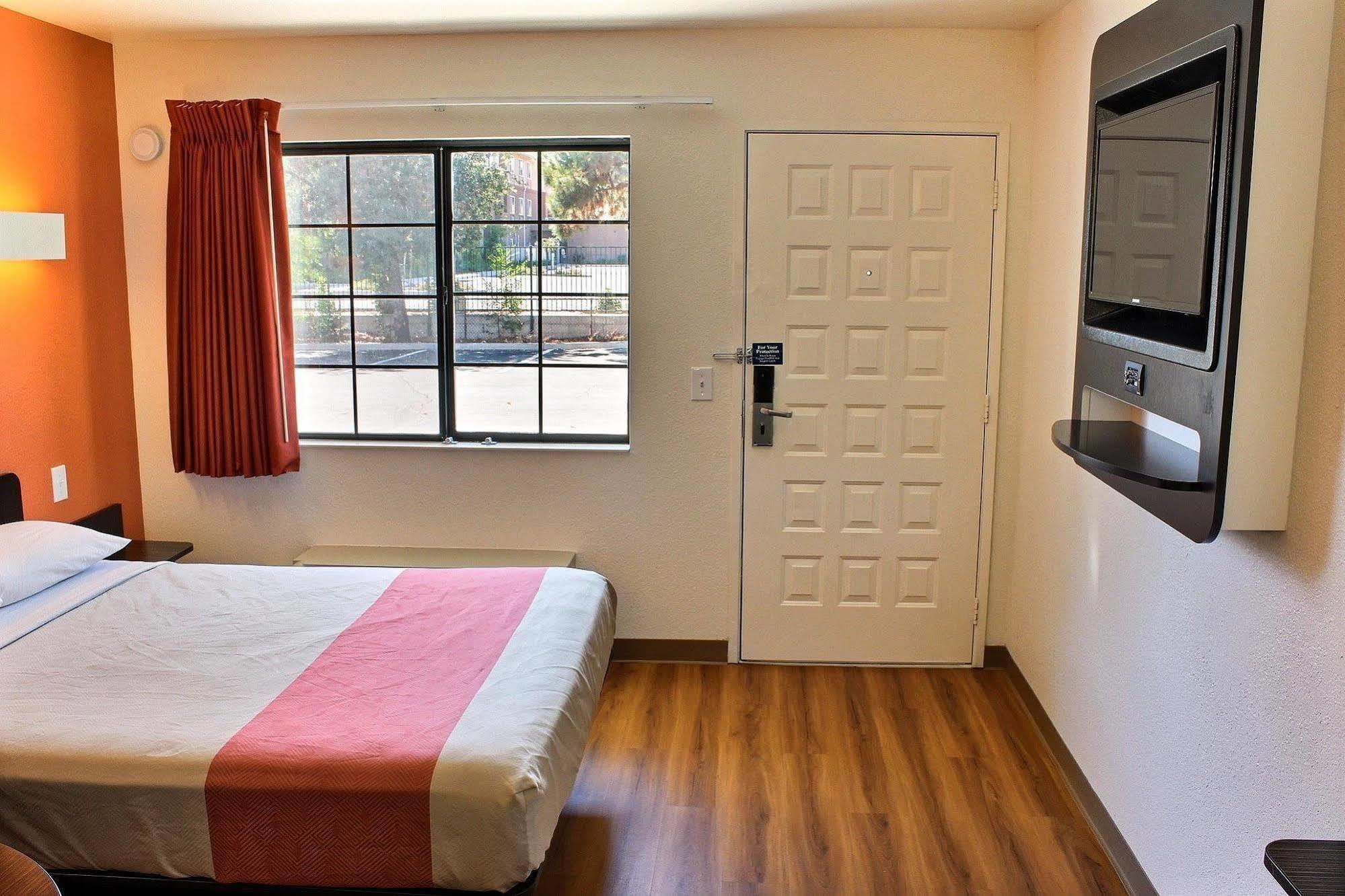 Motel 6-Paso Robles, Ca Екстер'єр фото