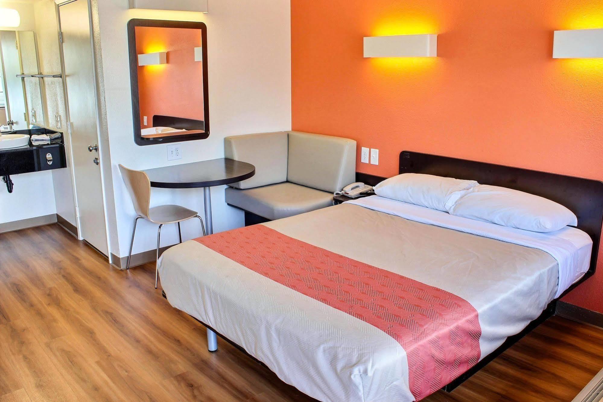 Motel 6-Paso Robles, Ca Екстер'єр фото