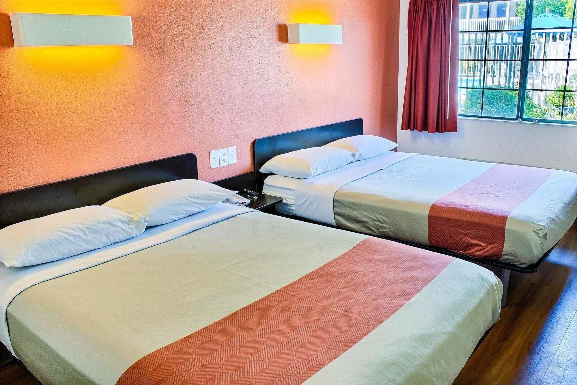 Motel 6-Paso Robles, Ca Екстер'єр фото
