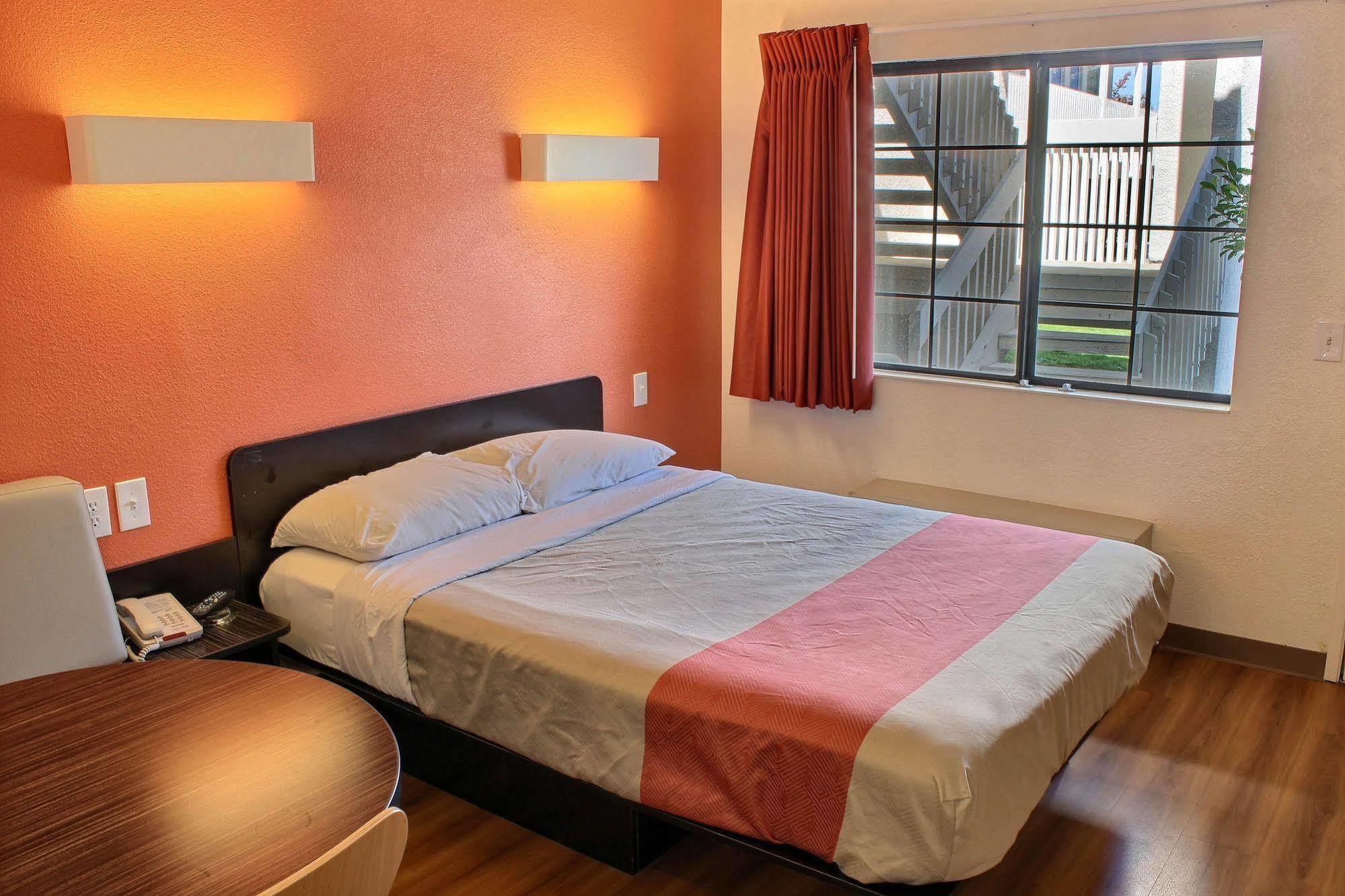 Motel 6-Paso Robles, Ca Екстер'єр фото