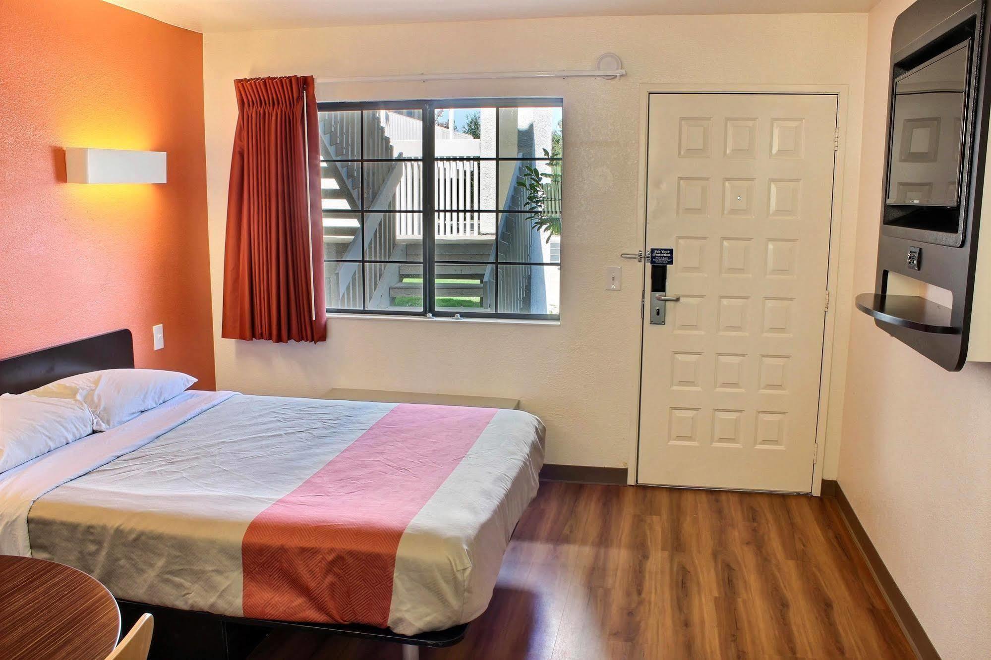 Motel 6-Paso Robles, Ca Екстер'єр фото