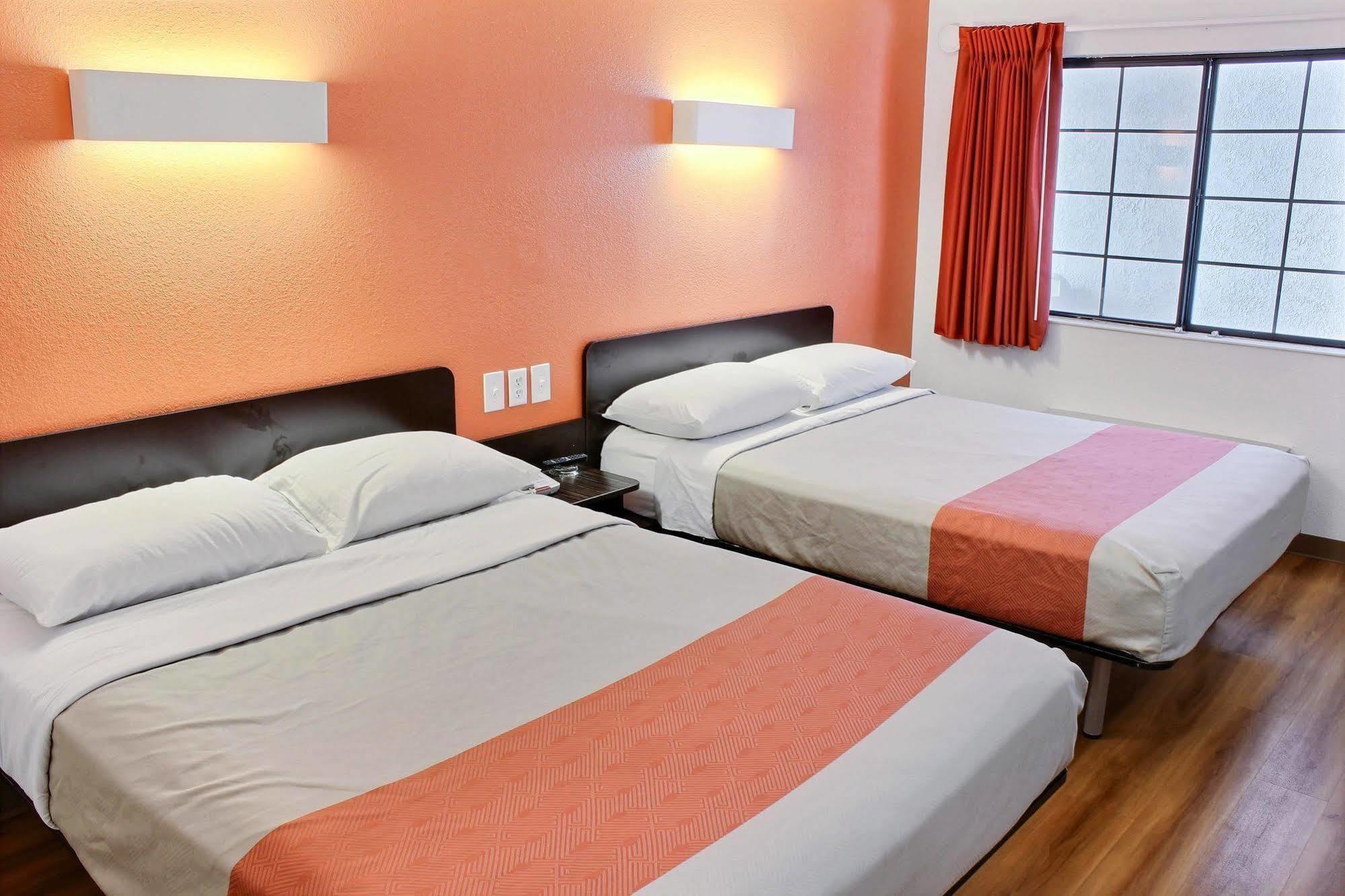 Motel 6-Paso Robles, Ca Екстер'єр фото
