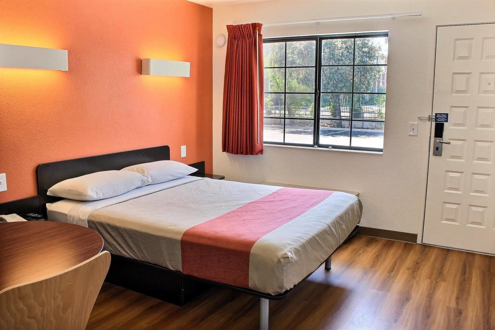 Motel 6-Paso Robles, Ca Екстер'єр фото